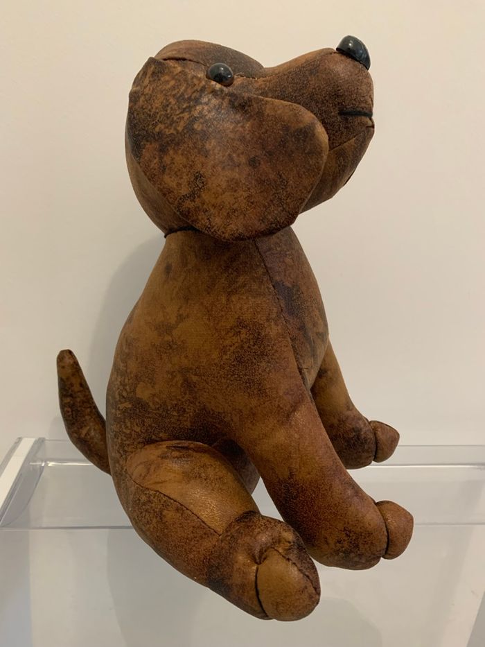 Adorable chien imitation cuir neuf Hauteur 30 cm