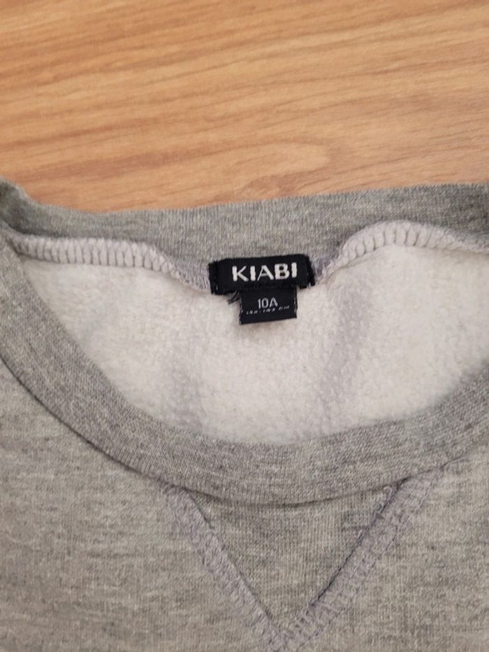 Sweat gris Kiabi 10 ans - photo numéro 2
