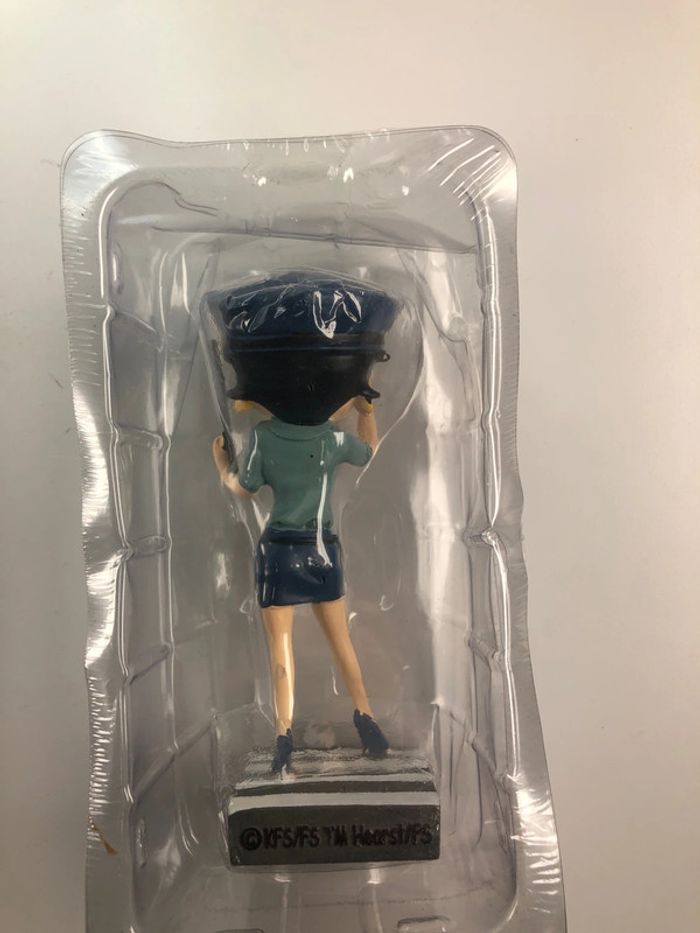 Betty boop agent de police statuette résine - photo numéro 4