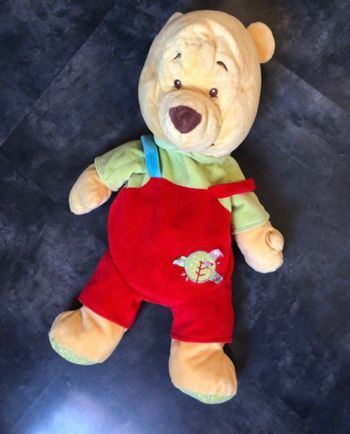 Peluche doudou Range pyjama Winnie 55 cm Disney
