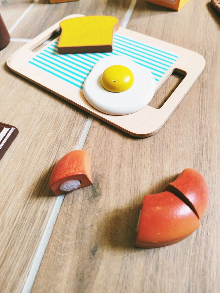 🥐Dinette petit déjeuner avec plateau et divers aliments en bois - photo numéro 3