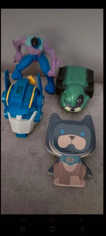 Lot 4 jouets garçon