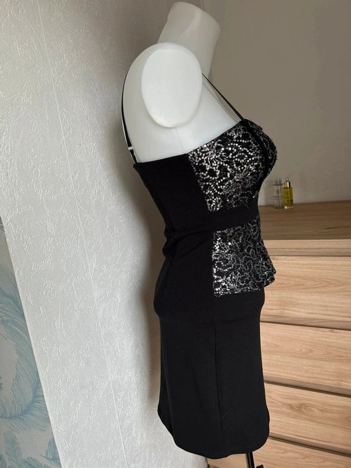 🎉 Robe noire à sequins scintillants 🎉 - photo numéro 3