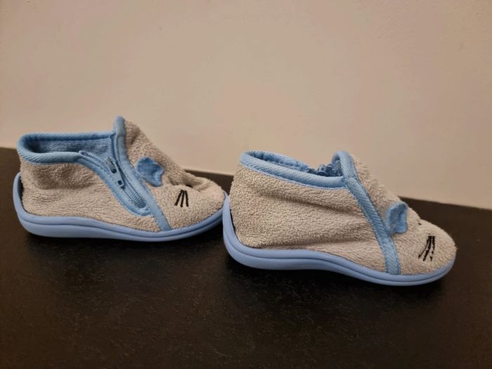 Chaussons enfant pointure 22 - photo numéro 3