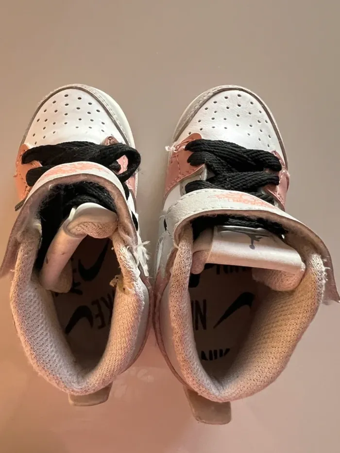 Basket pour petite fille, Nike pointure 22 - photo numéro 4