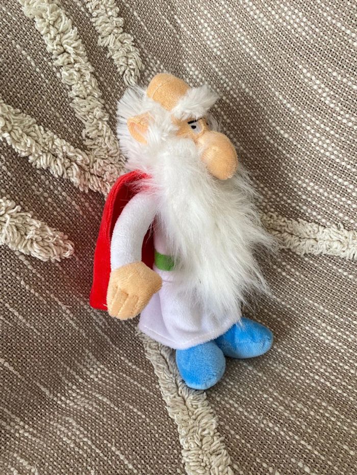 Peluche doudou 24cm Astérix et obelix panoramix druide Poupée blanche et rouge très bon état - photo numéro 2