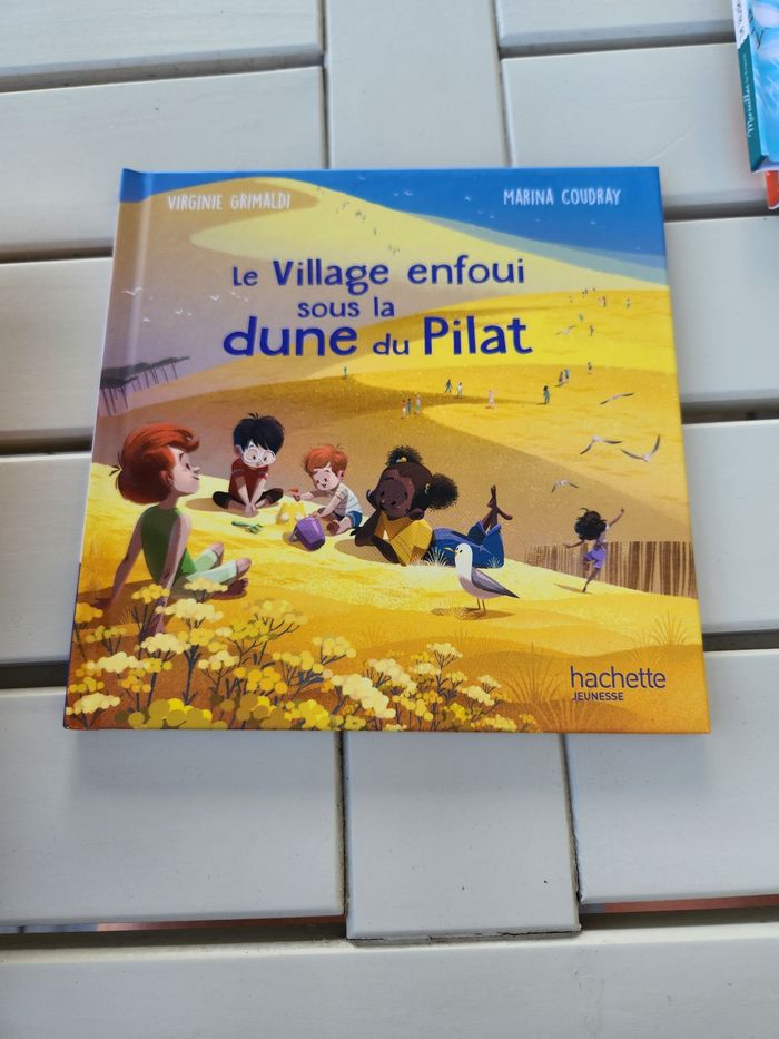 Livre "Le village enfoui sous la d'une du Pilat"