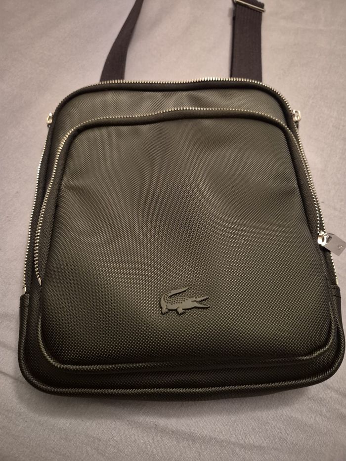 sacoche  Lacoste Noire comme neuf - photo numéro 6