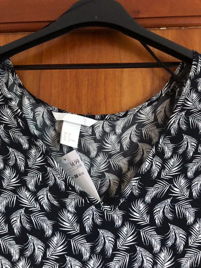 Blouse col v noire manches courtes 38 H&M neuve avec étiquette - photo numéro 2