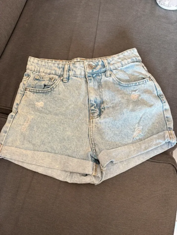 Short bleu