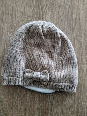 Bonnet avec noeud