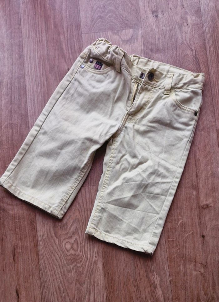 Short en jean tape à l oeil jaune clair 7 ans TBE