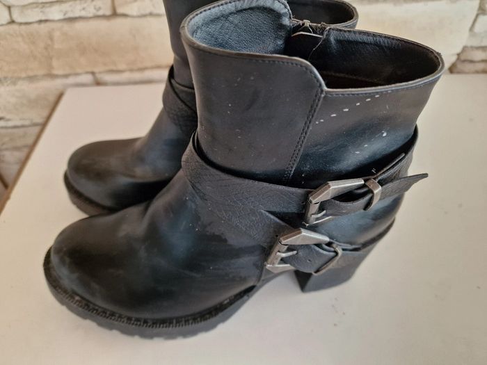 Bottines à fermeture eclair avec 2 boucles sur le côté - photo numéro 2