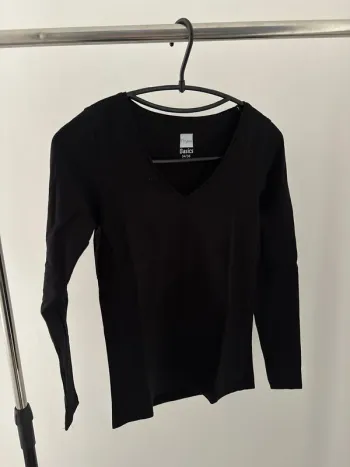Tee-shirt manche longue noir col V