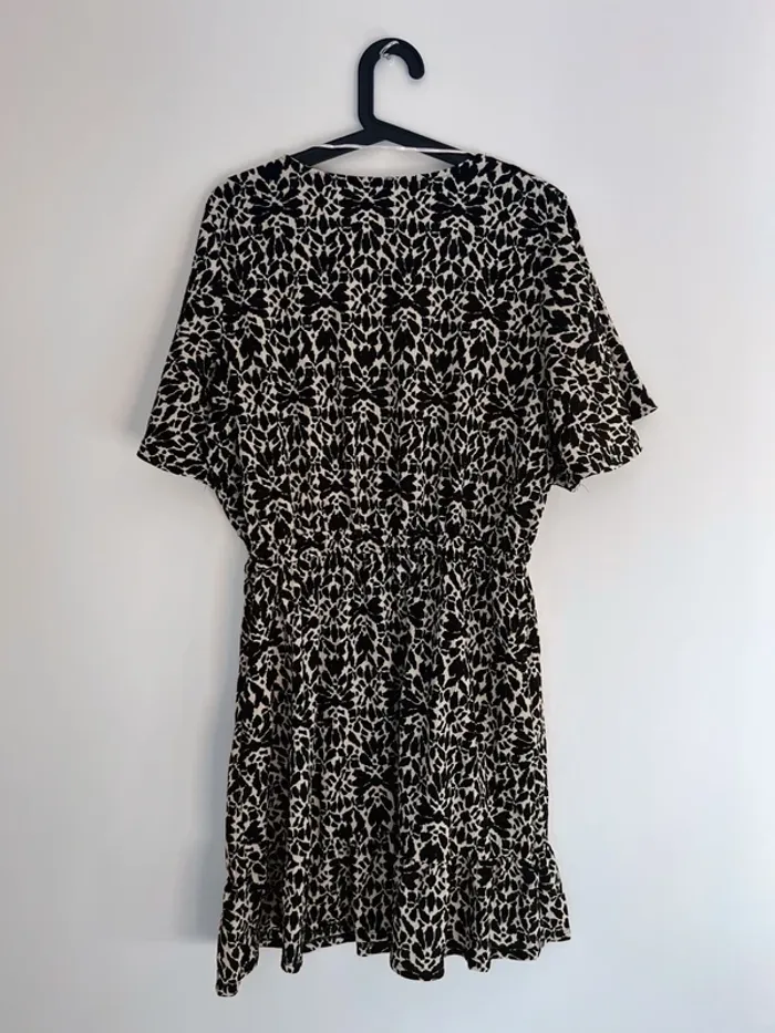 Robe noir et blanc - photo numéro 2