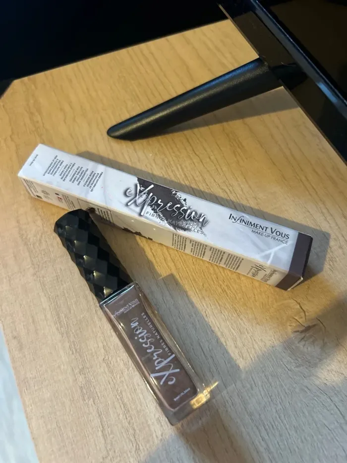 Bien lire l’annonce Fibres naturelles pour sourcils plusieurs teintes 20 euros l’unité - photo numéro 2