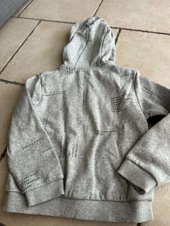 Pull Kiabi capuche 6 ans - photo numéro 5
