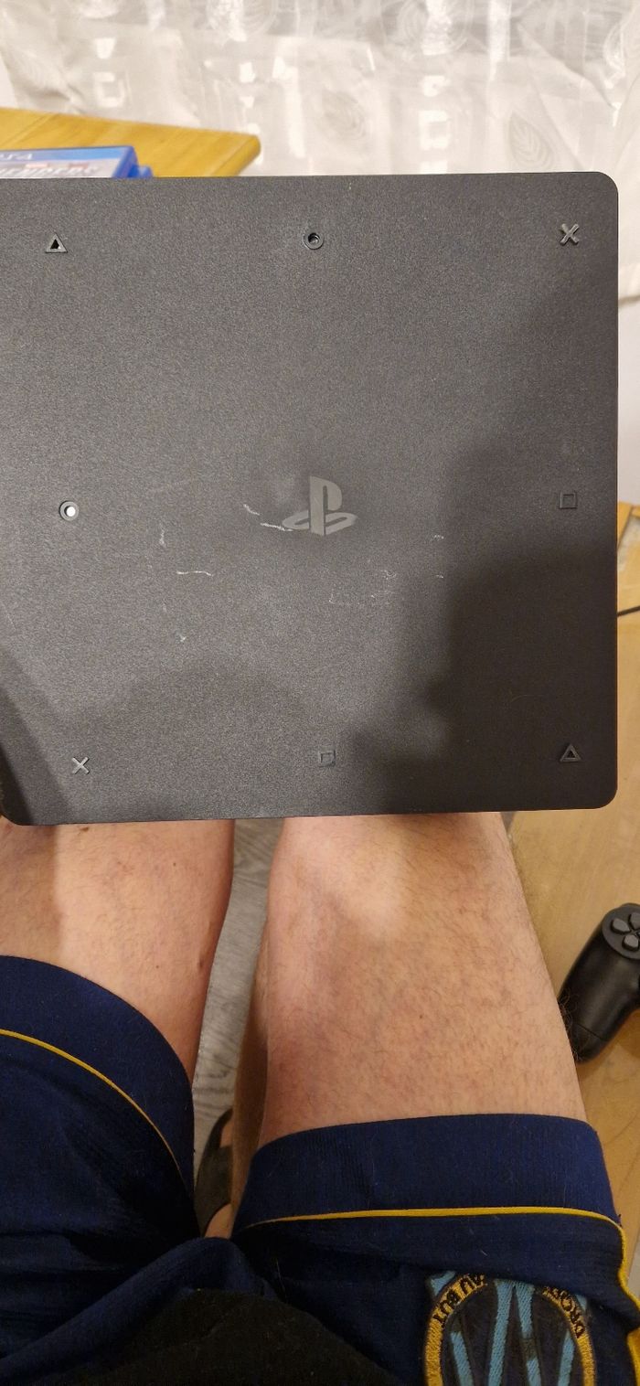 Ps4 slim - photo numéro 2