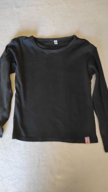 Tee-shirt noir manches longues