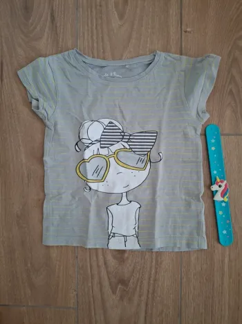 T-shirt Charlie et prune 6 ans très bon état