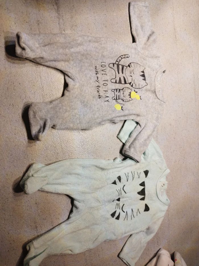 Lot de 2 pyjamas 1 pièce