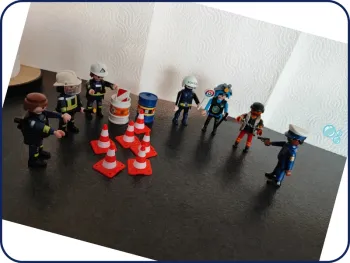 Lot playmobil/ pompier-police- voyou