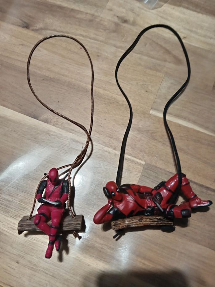 Lot de 2 Deadpool sur balançoire