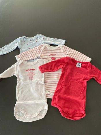 lot de 4 bodies petit bateau en 3 mois