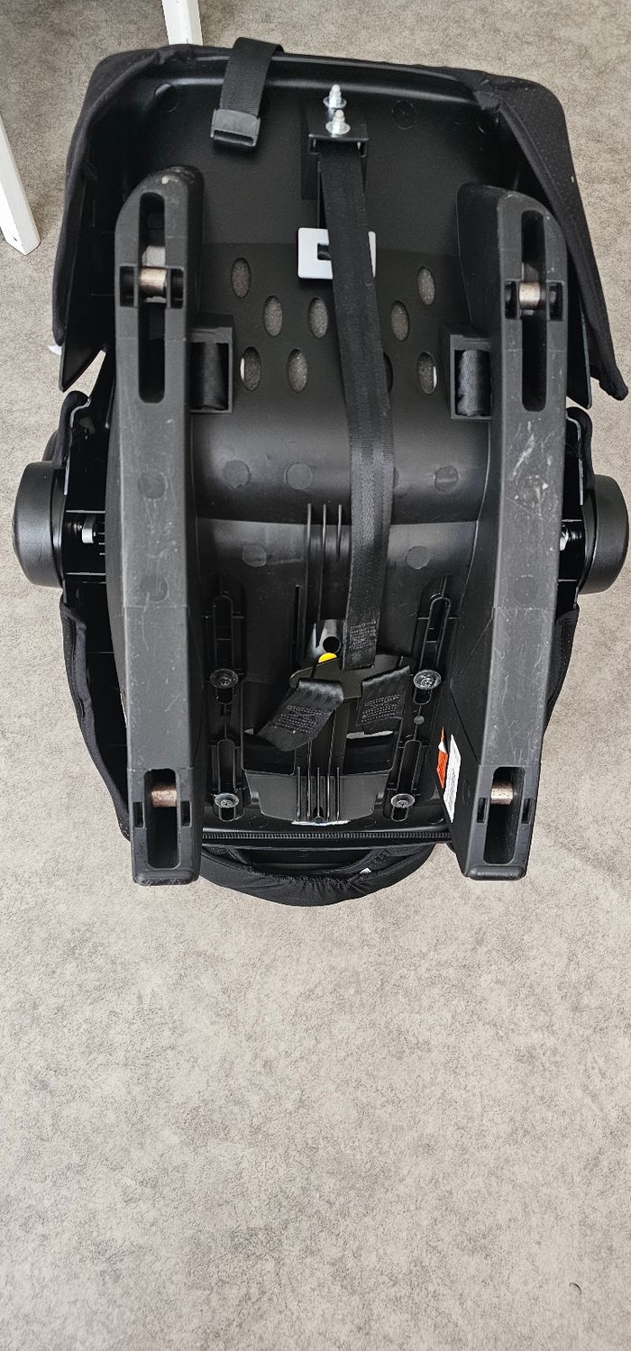 Siège auto bébé Young Sport Plus – jusqu’à 13 kg – bon état - photo numéro 7