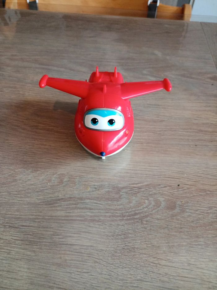 Super wings transformer rouge