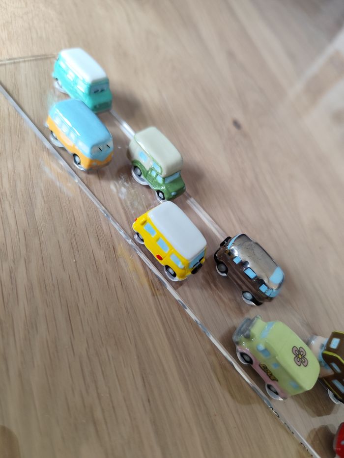 Lot de 10 figurines en céramique " les vans et camping cars" - photo numéro 2