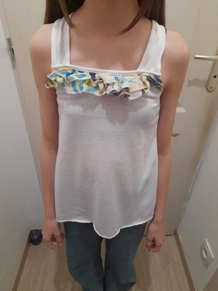 Tee-shirt taille 12 ans fille.