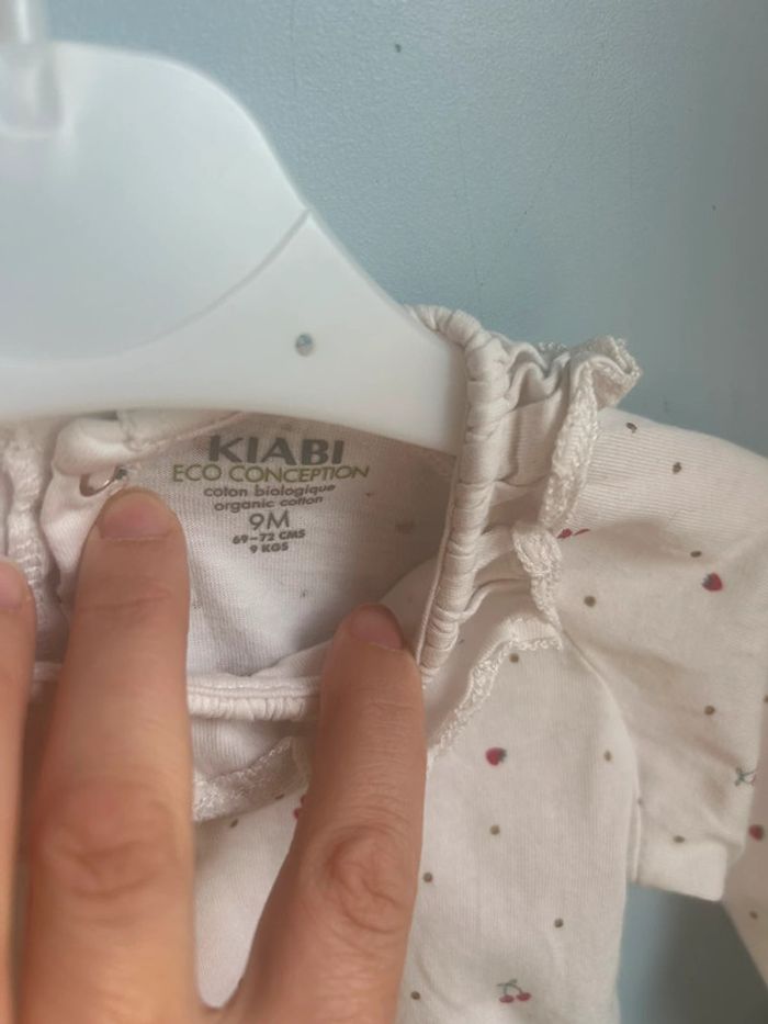 Haut blanc , fleurs col dentelle , 9 mois - photo numéro 3