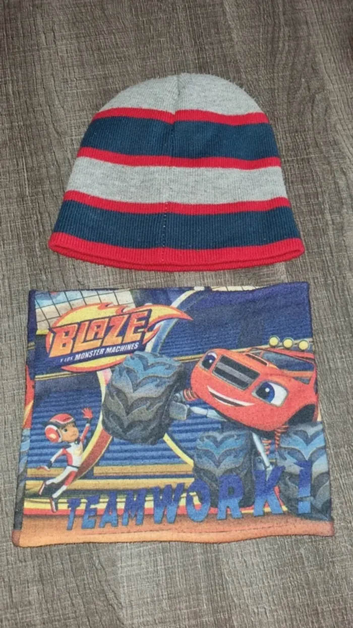 Bonnet et cache cou blaze monster machines taille 52 en bon état - photo numéro 2