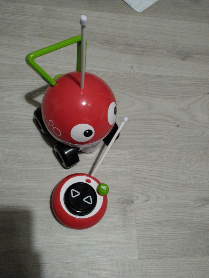 Voiture ronde télécommandée Oxybul