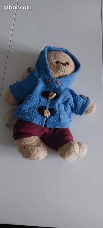 Sac en forme de nounours habillé en bon etat