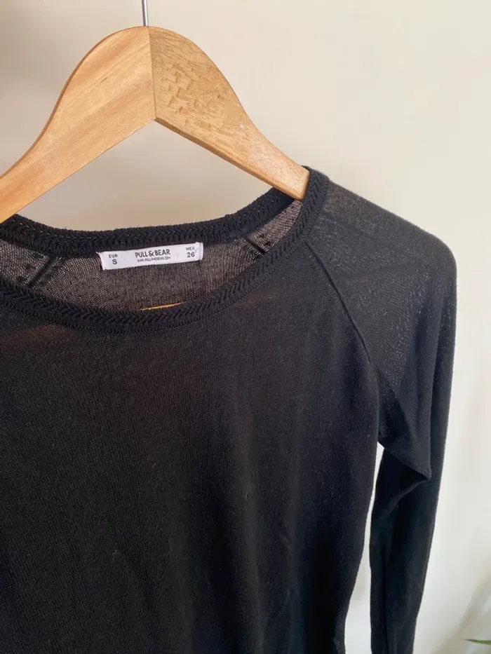 pull noir léger pull&bear taille S - photo numéro 2