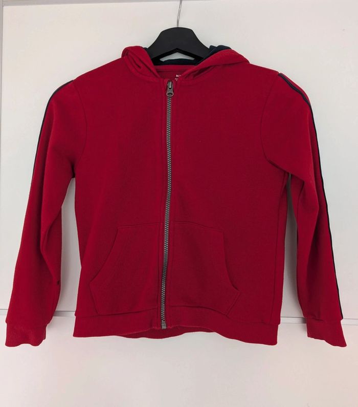 Veste à capuche rouge taille 8 ans Kiabi