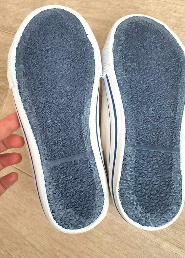 Baskets à scratchs taille 32 blanches - Du Pareil au Même- neuves - photo numéro 4