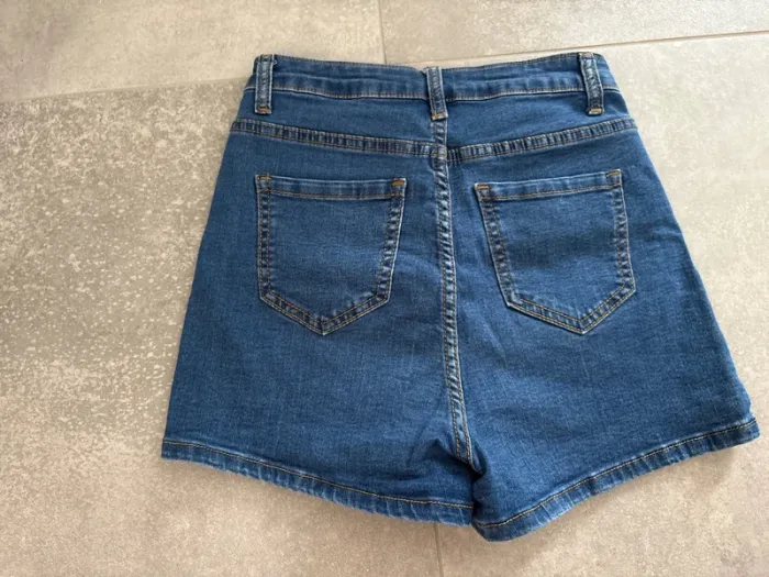 Short élastique taille haute - photo numéro 2
