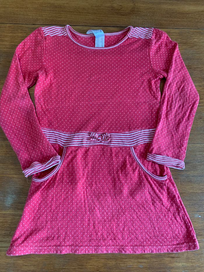 Jolie robe rouge 7 ans