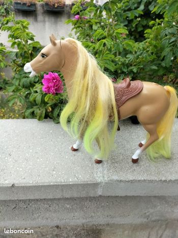 Jouet cheval voir photo si besoin poser vos questions