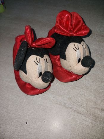 Pantoufle fille minnie p 26