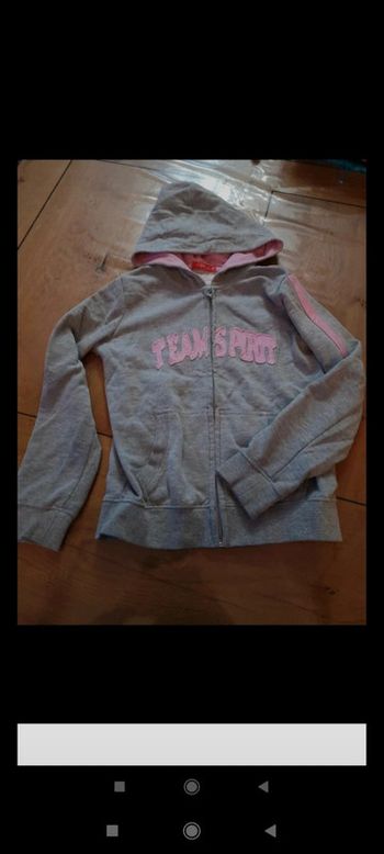 Gilet zippé à capuche 8 ans