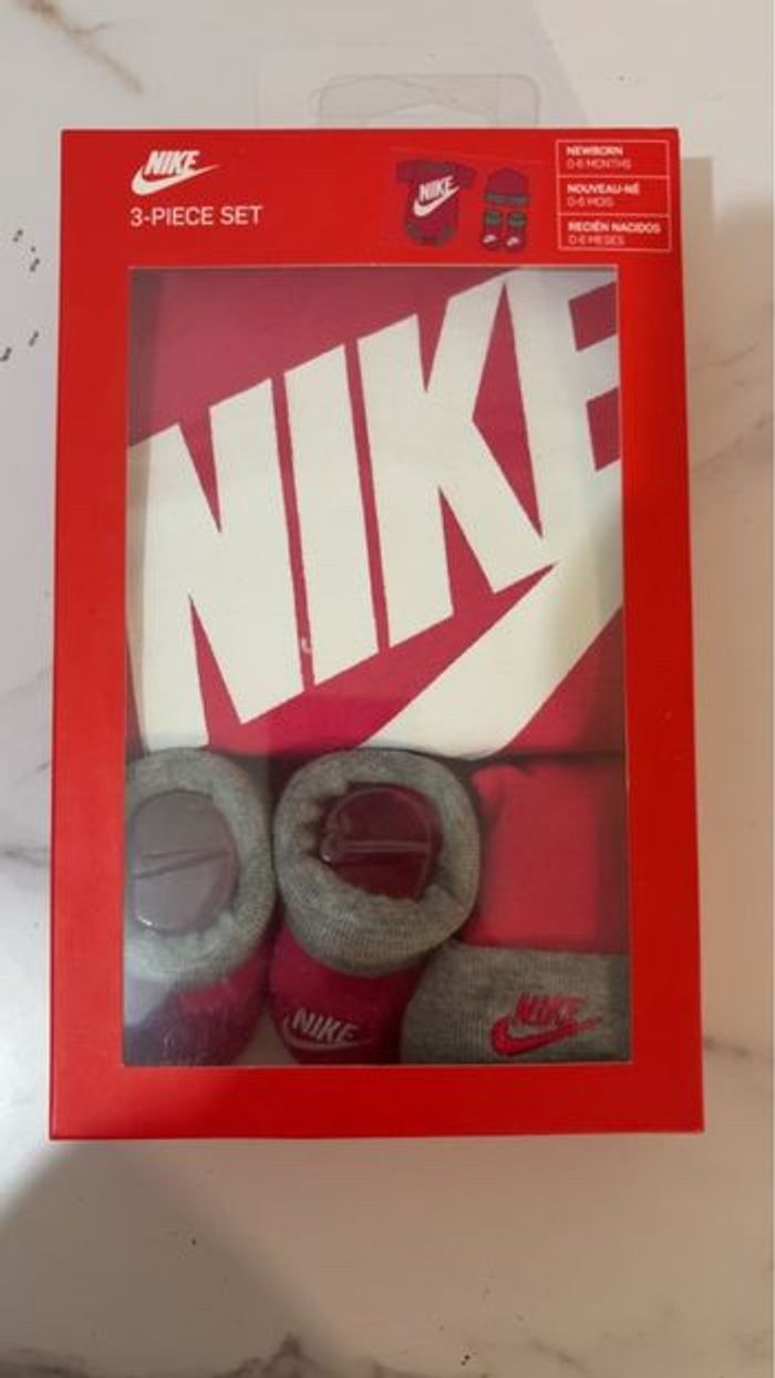 Set 3 pièces Nike neuf