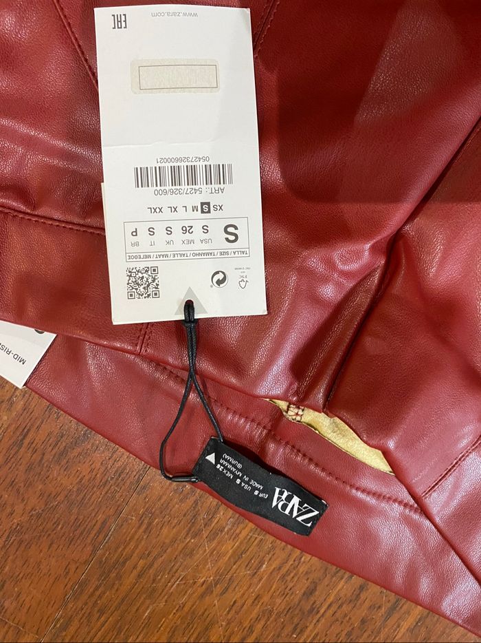 Pantalon en similicuir ZARA neuf avec étiquette - photo numéro 3