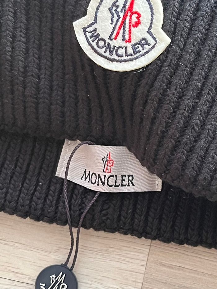 Bonnet moncler neuf avec étiquette - photo numéro 3