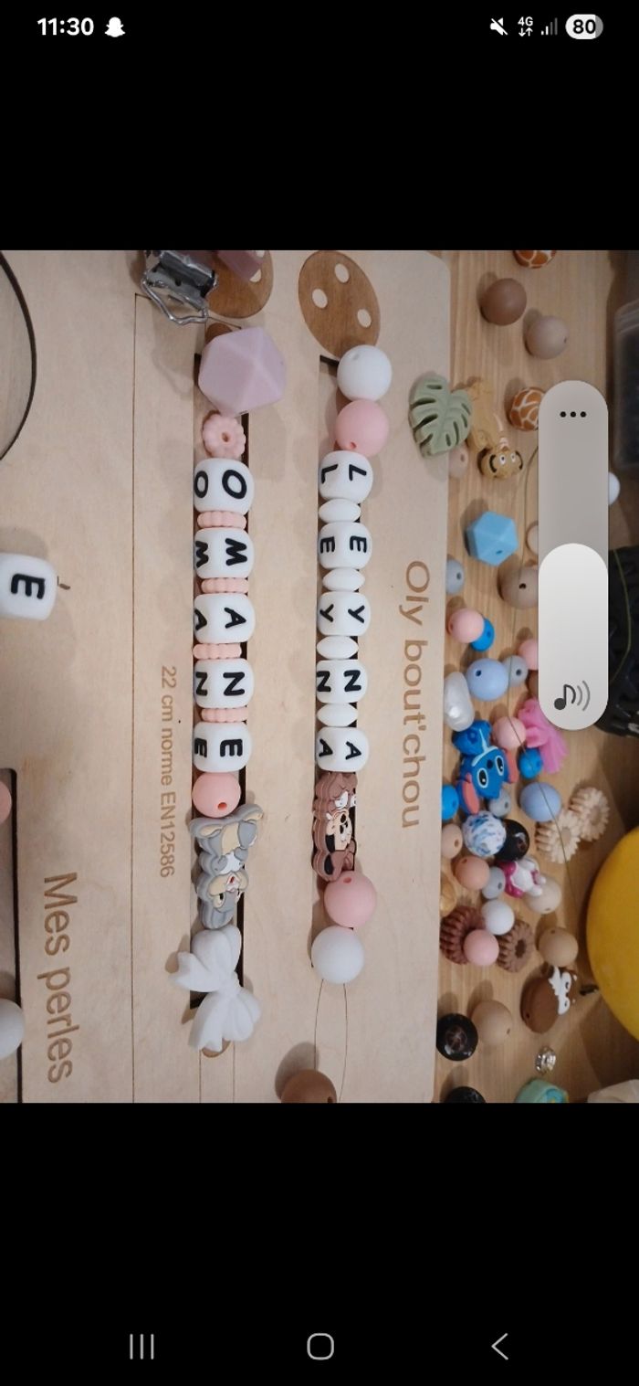 Attaches-tétines et anneaux de dentition Leyna