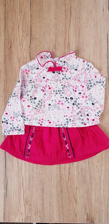 Ensemble chemisier fleurie et jupe fuchsia