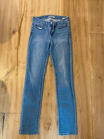 Jean Levi’s 712 slim